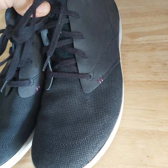 Ahnu Women's Pier 3 lace-up sneaker style ankle boots Size 9.5 Black - Picture 8 of 9